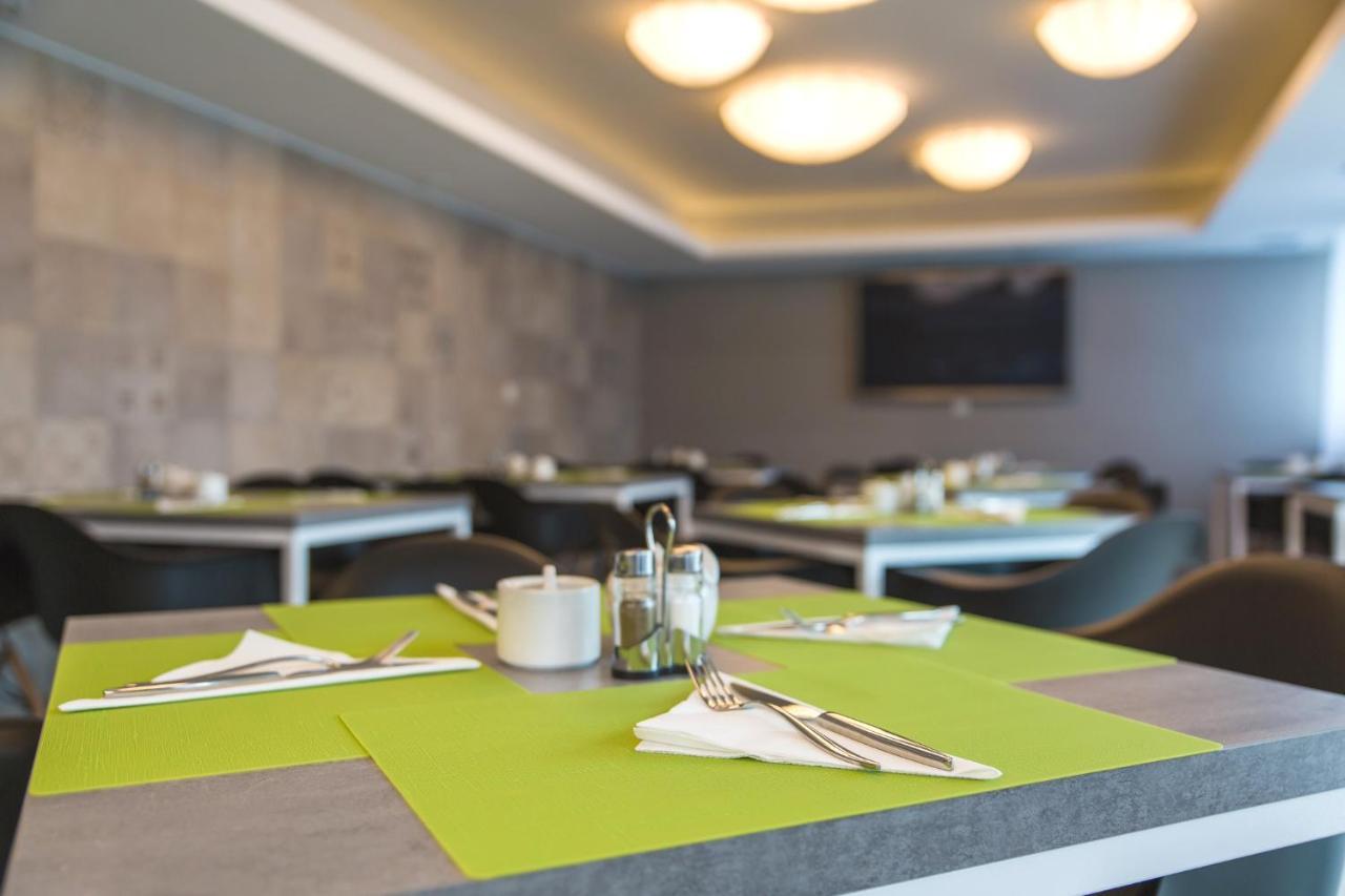 Hotel Quattro Szczecinek Bagian luar foto