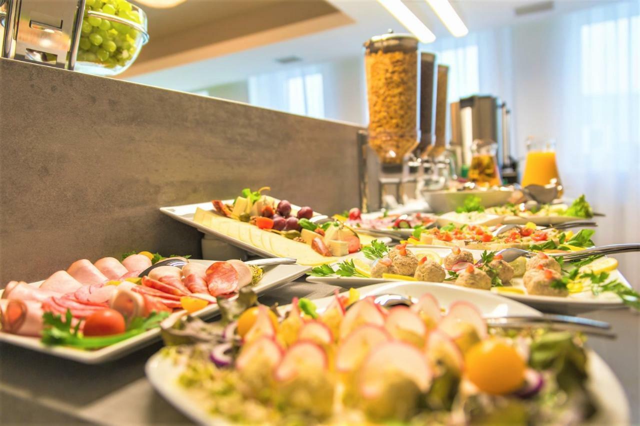 Hotel Quattro Szczecinek Bagian luar foto